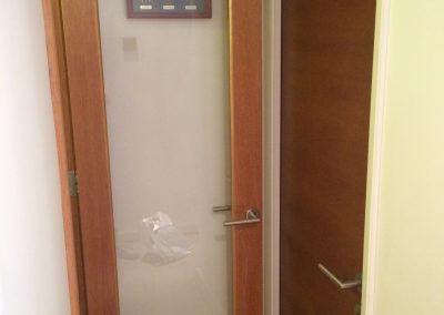Puerta con vidrio